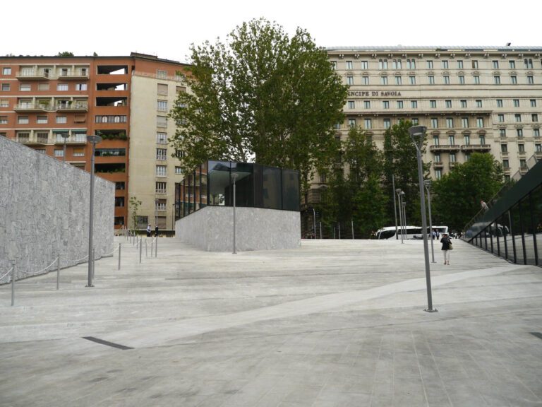 Milano, piazza Lina Bo Bardi