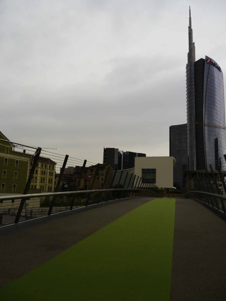 P1260806 Milano: dopo quella intitolata a Gae Aulenti ecco piazza Alvar Aalto e piazza Lina Bo Bardi. Fotogallery dall’apertura dell’area Porta Nuova Varesine