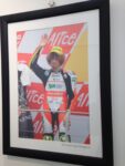 Super Sic 58. Oltre il Limite Mirafiori Galerie Torino 14 Super Sic 58: oltre il limite. A Mirafiori Galerie di Torino mostra-tributo al campione di moto GP Marco Simoncelli scomparso nel 2011. Ecco le immagini