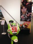 Super Sic 58. Oltre il Limite Mirafiori Galerie Torino 16 Super Sic 58: oltre il limite. A Mirafiori Galerie di Torino mostra-tributo al campione di moto GP Marco Simoncelli scomparso nel 2011. Ecco le immagini