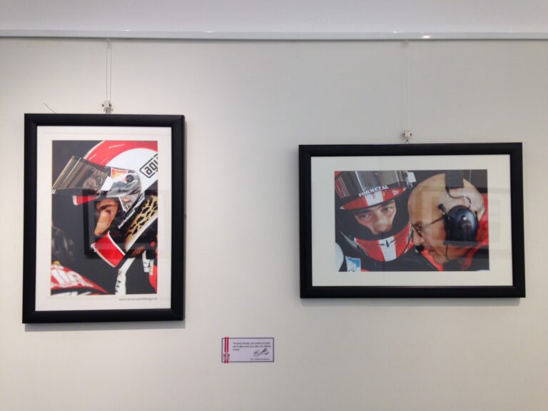 Super Sic 58. Oltre il Limite Mirafiori Galerie Torino 5 Super Sic 58: oltre il limite. A Mirafiori Galerie di Torino mostra-tributo al campione di moto GP Marco Simoncelli scomparso nel 2011. Ecco le immagini