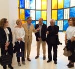 Un momento della cerimonia alla Triennale di Milano 1 M come Massimo (e come Minini). Due mecenati donano alla Triennale di Milano l’opera site specific dedicata da Daniel Buren al grande gallerista: ecco le immagini della cerimonia