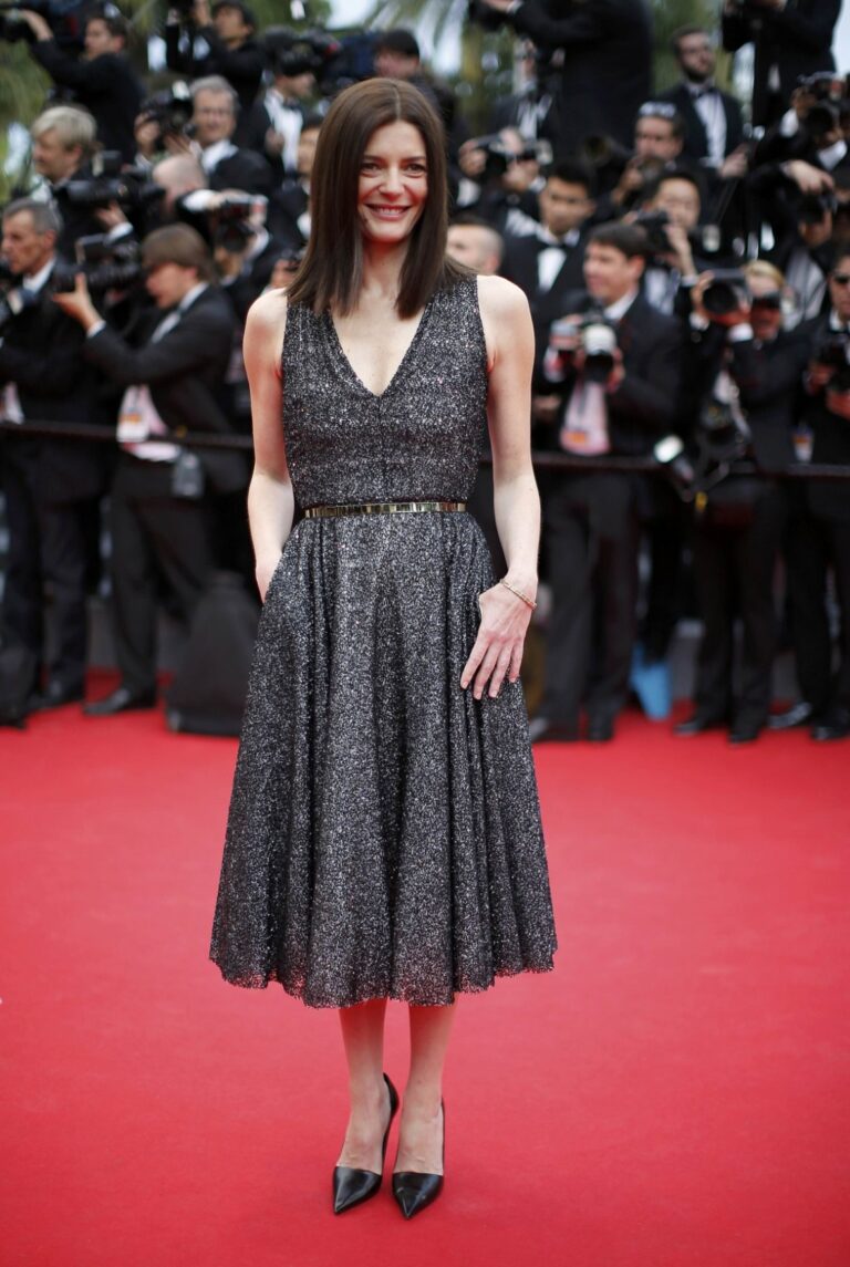 actress chiara mastroianni poses red carpet she arrives opening ceremony screening film Cannes Updates: non c’è festival senza red carpet. I look di attrici, giurate, ospiti, modelle. Tra chi fa e chi strafa…