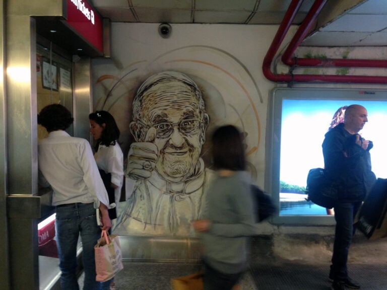 c215 papa Francesco metro spagna Roma caput Street Art. Immagini degli interventi nella stazione della Metro Spagna nell'ambito del gemellaggio Italia-Francia: e del biglietto d'artista che potete aggiudicarvi...