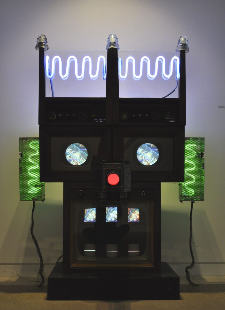 14 Nam June Paik Upper East Side, sempre più cuore pulsante della movida artistica newyorkese. Ecco le immagini di quel che accade in una serata al Summer Art Festival 2014…