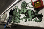 25 making of spagna metro carlo taccari La metropolitana di Roma? Si trasforma in museo. Lucamaleonte, Tellas, Andreco, Eron, Jaz: cinque street artist completano i murales della stazione Spagna