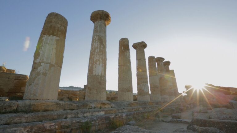 32 Sky Arte lancia le Sette Meraviglie. Le bellezze d'Italia raccontate in HD, con una serie di documentari inediti. Dalla Valle dei Templi fino al Colosseo