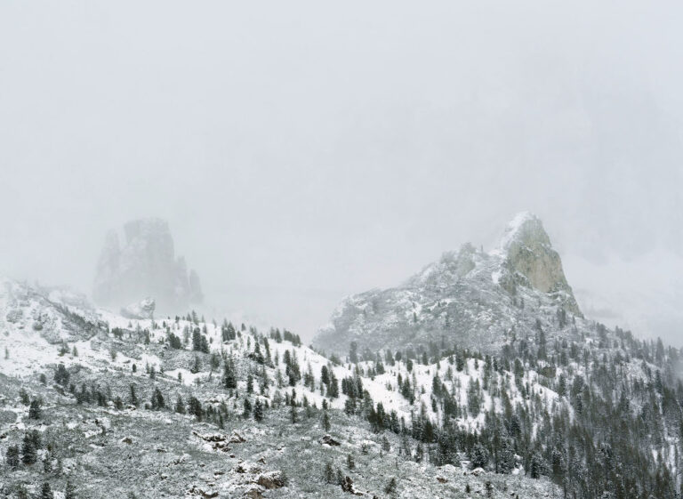 Axel Hütte Passo Giau serie New Mountains 2012 155x205 cm Axel Hütte. Il respiro segreto del mondo