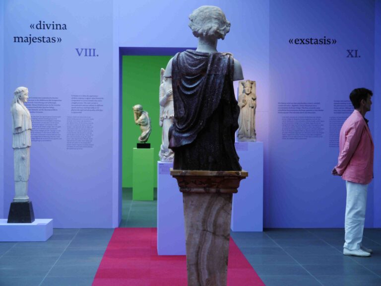 Basilea Roma Eterna 11 Veni, vidi, vici: fotogallery dall’Antikenmuseum di Basilea, dove funziona l’allestimento shock per la mostra dei marmi delle collezioni Santarelli e Zeri