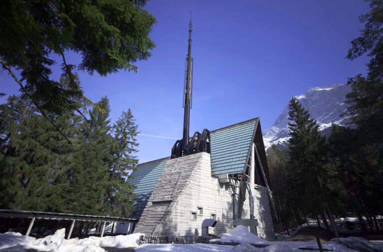 Borca la Chiesa di Scarpa e Gellner Foto Giacomo De DonaÌ€ Dolomiti Contemporanee. L’impresa di pulizie (estetiche)