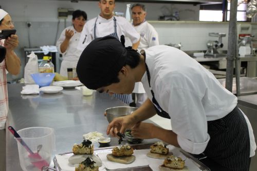 Demanio Marittimo.Km-278 riscopre “Il lusso della scarpetta”. Il giovanissimo Davide Won vince il concorso di street food e inventa il piatto ufficiale dell’evento