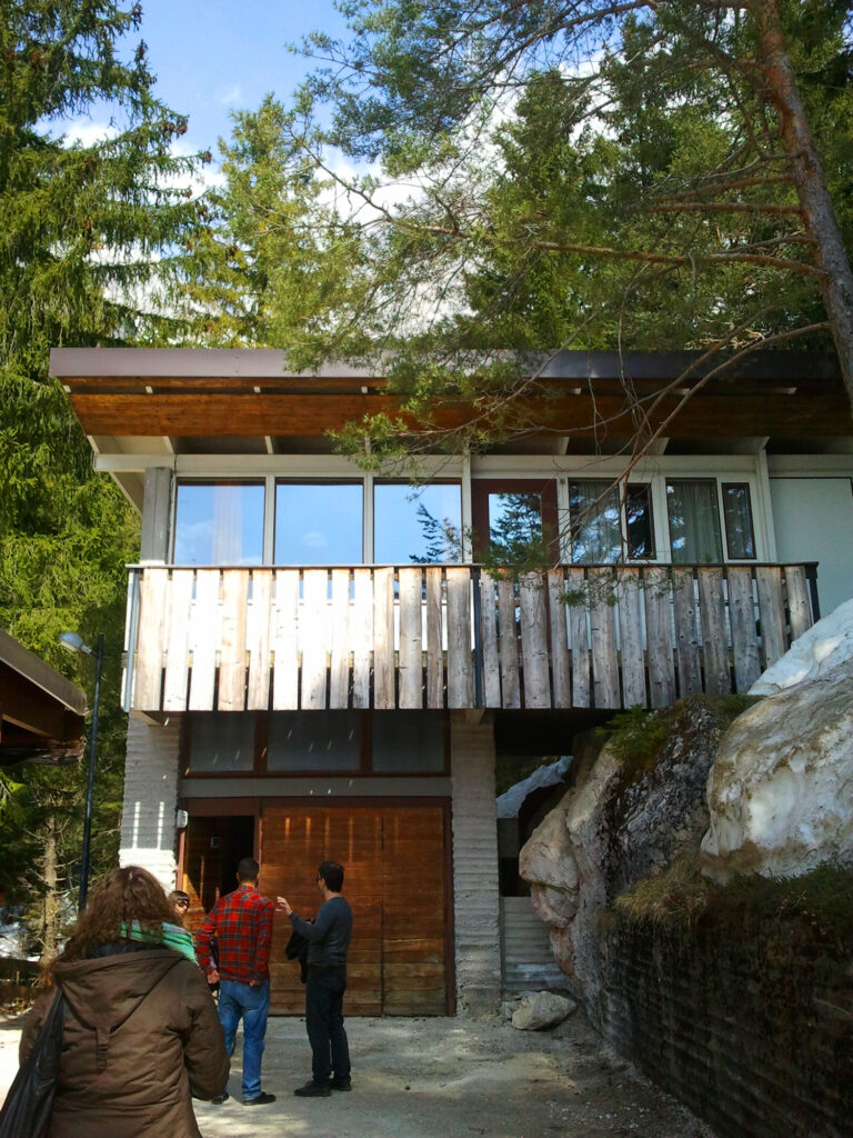 Esplorazioni allex Villaggio Eni di Borca una delle villette di Gellner Dolomiti Contemporanee. L’impresa di pulizie (estetiche)