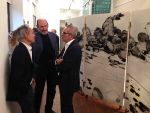 Giovanni Frangi, il giapponese: alla Galleria Gracis di Milano i paraventi creati dall’artista italiano in dialogo con modelli orientali di epoca Taishō