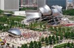 Il Millennium Park di Chicago Adolescenti, ma gigantesche. Jaume Plensa celebra i dieci anni del Millennium Park di Chicago con quattro nuove sculture: che vanno a far compagnia al Cloud Gate di Anish Kapoor