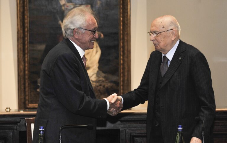 Il presidente della repubblica Giorgio Napolitano inaugura il riallestimento del museo di Palazzo Zevallos Stigliano Palazzo Zevallos Stigliano, una casa tutta nuova per l’arte napoletana. Arriva il presidente della repubblica Giorgio Napolitano per inaugurare il riallestimento del museo di Intesa Sanpaolo: ecco le immagini