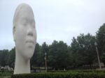 Jaume Plensa 1004 portraits Adolescenti, ma gigantesche. Jaume Plensa celebra i dieci anni del Millennium Park di Chicago con quattro nuove sculture: che vanno a far compagnia al Cloud Gate di Anish Kapoor