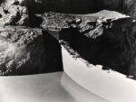 La Diga del Vajont il coronamento dopo la catastrofe del 1963 Dolomiti Contemporanee. L’impresa di pulizie (estetiche)