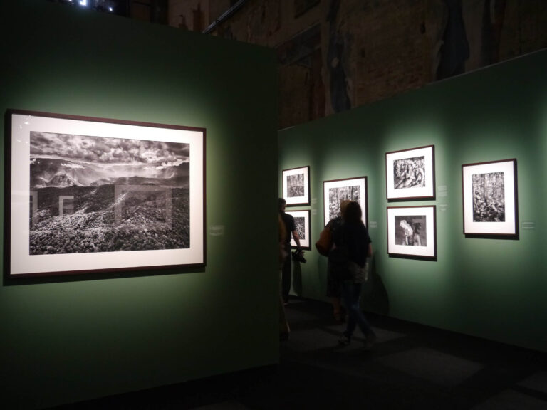 La Genesi secondo Salgado Sebastião Salgado inaugura a Milano lo spazio che... già c’era! Dopo l’addio a Forma, Palazzo della Ragione “diventa” casa della fotografia