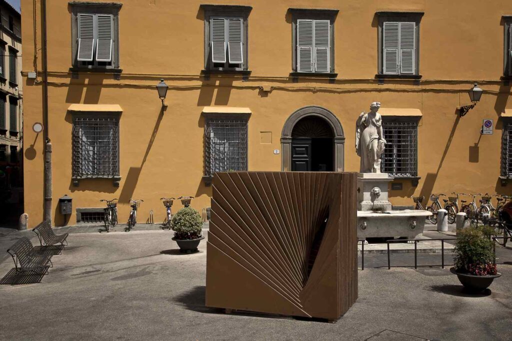 A Lucca torna Cartasia: una biennale d’arte contemporanea crea occasioni di marketing territoriale per uno tra i più antichi distretti cartari d’Italia.