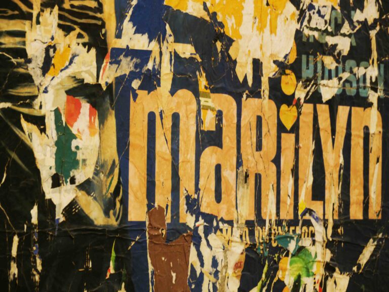 Marilyn e Mimmo Rotella Milano celebra Mimmo Rotella: prime immagini da Palazzo Reale per la mostra omaggio curata da Germano Celant. Che tace sul caso Expo