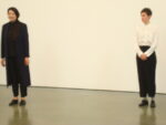 Marina con la sua assistente Lynsey Peisinger. Marina Abramovic e la mostra sul niente: mistero risolto