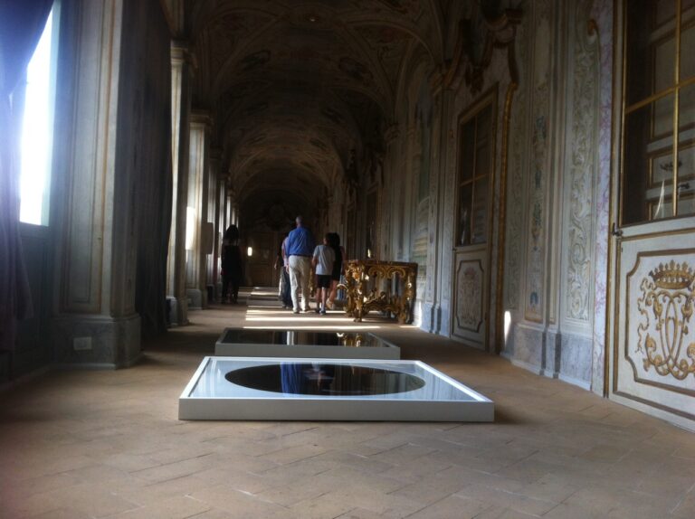 Matteo Basilé Unseen Palazzo Collicola Arti Visive Museo Carandente Spoleto 8 Cinque mostre per l’estate umbra di Palazzo Collicola. A Spoleto vibrano i neri dei ritratti barocchi di Matteo Basilè: ecco le immagini dall’opening