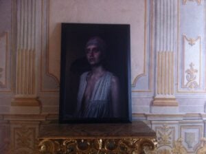 Cinque mostre per l’estate umbra di Palazzo Collicola. A Spoleto vibrano i neri dei ritratti barocchi di Matteo Basilè: ecco le immagini dall’opening