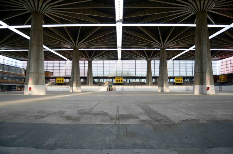 Pier Luigi Nervi Palazzo del Lavoro Torino 1961 photo Marko Pogacnik L’italia al centro: Koolhaas e Zucchi a confronto