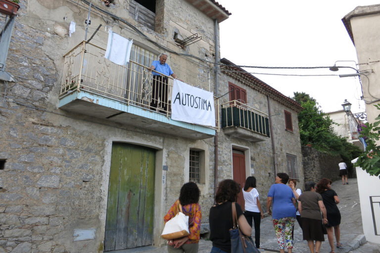 Public Spaces A Place For Action Roccagloriosa Bianco Valante Cosa maca 2014 9 Rana Haddad, Pascal Hachem, Bianco-Valente. Dopo il Libano, la Campania. Seconda tappa per il progetto Public Spaces=A Place For Action: le foto, da Roccagloriosa