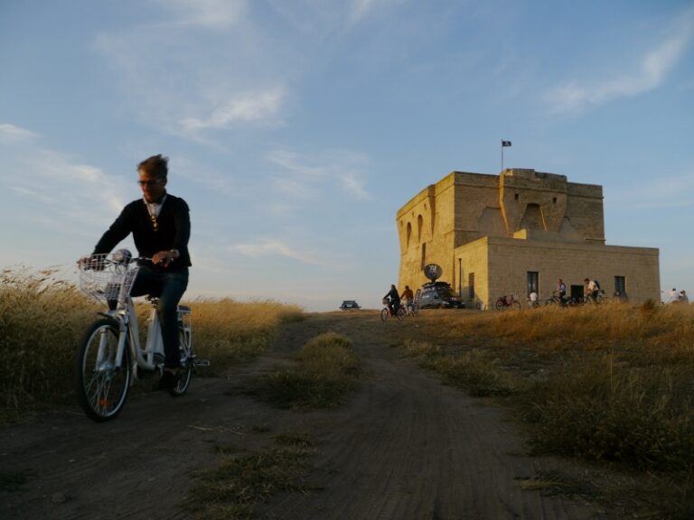 Torre Guaceto Arte e natura a braccetto in Puglia: Fulco Pratesi tiene a battesimo la collettiva che celebra l’oasi naturalistica di Torre Guaceto