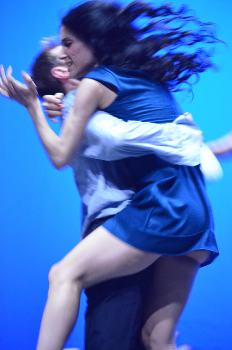 Una coreografia di Pina Bausch credit Francesco Carbone Trent’anni con Pina Bausch. Parla il fotografo Francesco Carbone