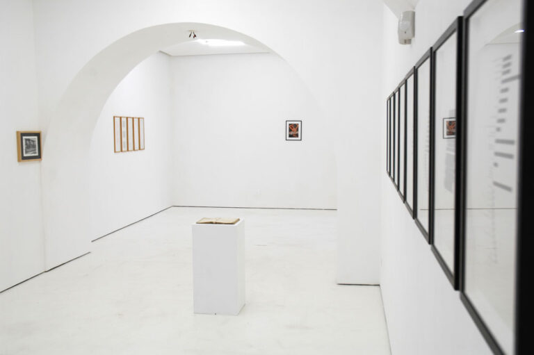 Viaggio al termine della parola veduta della mostra alla Galleria Tiziana Di Caro Salerno 2014 – Courtesy Galleria Tiziana Di Caro 10 Scambio aperto fra arte e scrittura. A Salerno