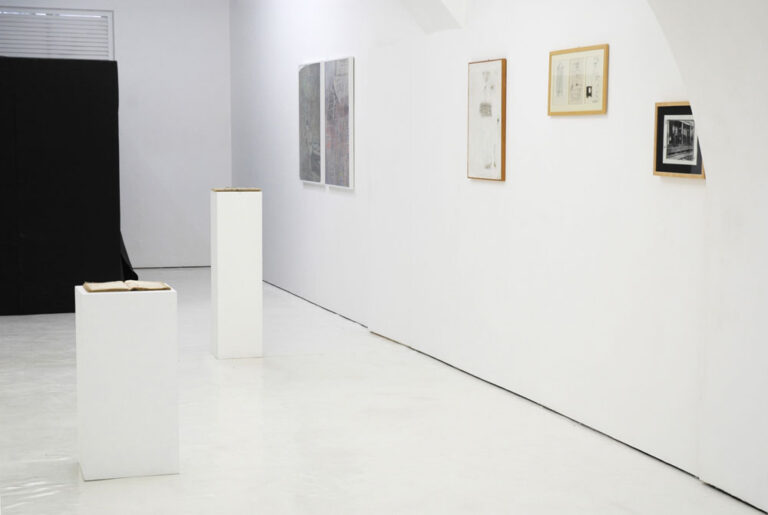 Viaggio al termine della parola veduta della mostra alla Galleria Tiziana Di Caro Salerno 2014 – Courtesy Galleria Tiziana Di Caro 6 Scambio aperto fra arte e scrittura. A Salerno