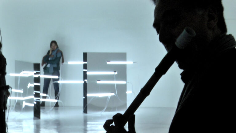 installazione sonora di Simone Pappalardo con Gianni Trovalusci in un intervento live di flauto New media art a Roma: debutta artQ13