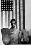 1. Gordon Parks American Gothic Ella Watson Washington D.C. 1942 © the Gordon Parks Foundation Gordon Parks, il narratore multiforme