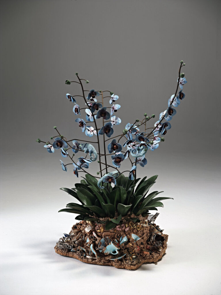 Bertozzi Casoni Disgrazia con orchidee blu 2012 ceramica policroma cm. h. 98 x 81 x 78 Le ceramiche di Bertozzi & Casoni nello scrigno di Mantova