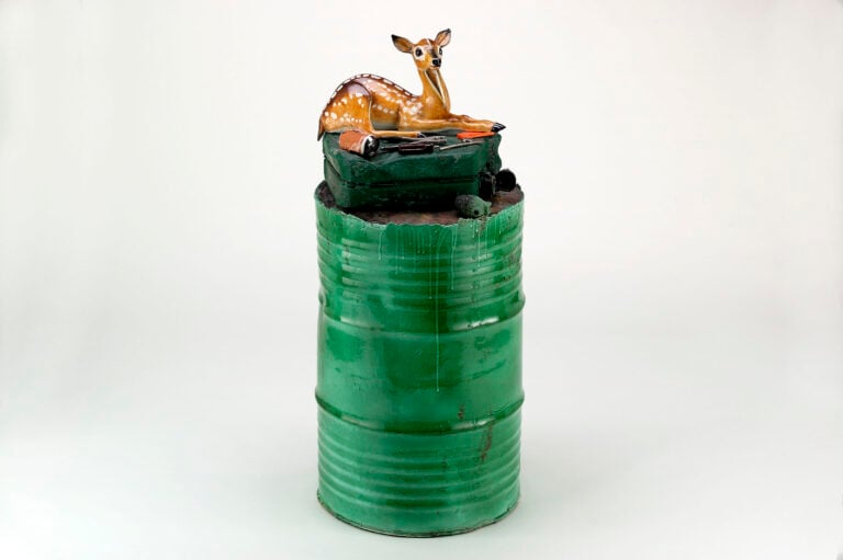 Bertozzi Casoni Pout pourri. Bambi su bidone 2000 ceramica policroma cm. h. 125 x 53 Le ceramiche di Bertozzi & Casoni nello scrigno di Mantova