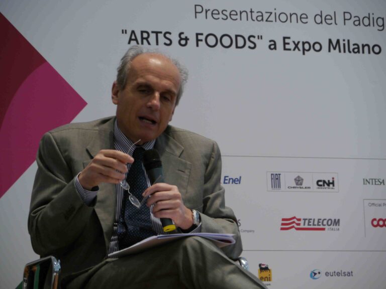 Claudio De Albertis Celant presenta a Milano Arts&Food, la mostra della Triennale per Expo2015. E dipana in video le polemiche sul compenso da 750mila euro