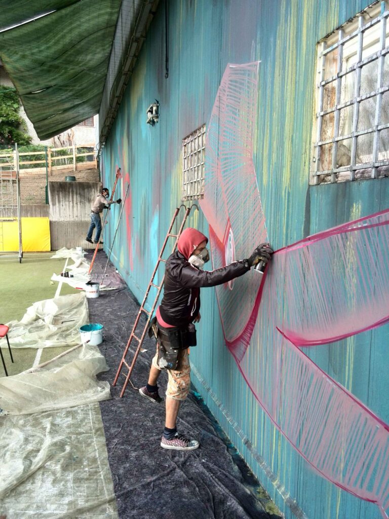 Corn Fijodor Tre comuni della Val di Non, sei artisti, un festival. Wall Lettering reinventa i muri di scuole, ospedali, campi sportivi. In collaborazione col Mart
