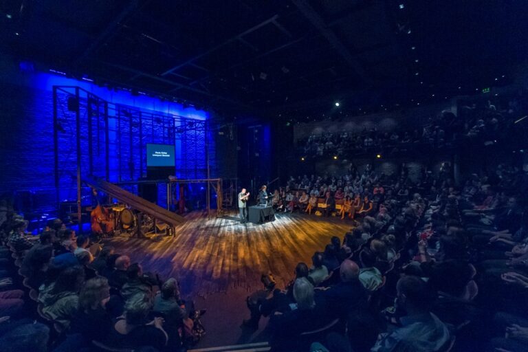 Discorsi d’apertura all’Everyman Theatre, Hope Street, Liverpool, 2014. Foto Mark McNulty, courtesy Liverpool Biennial