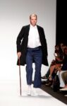 Fabio Quaranta PE 2015 AltaRoma 2014 5 AltaRoma, le contraddizioni oversize di Fabio Quaranta, ispirandosi a William Burroughs  o Joseph Beuys. E a sfilare c'è anche un amico con bastone