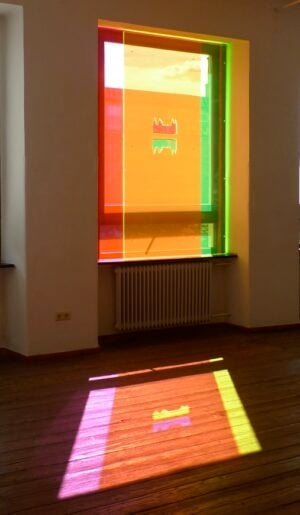 Italiani in trasferta. Francesco Candeloro invade (con Riccardo De Marchi) il Neuer Kunstverein di Aschaffenburg con le sue istallazioni di colore e di luce: ecco le immagini