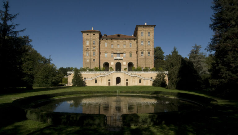 Il Castello di Agliè Giovani artisti “leggono” le Residenze Sabaude. Bando #CrossHeritage per promuovere Palazzo Reale di Torino e affini: in prospettiva cross mediale
