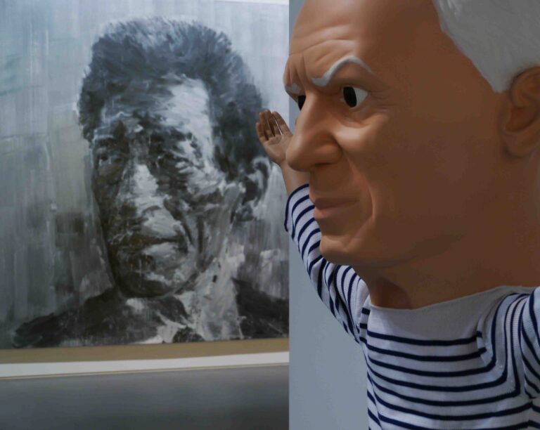 Il Picasso di Cattelan sullo sfondo del Giacometti di Yan Pei Ming Più thanatos che eros. La collezione Pinault a Montecarlo