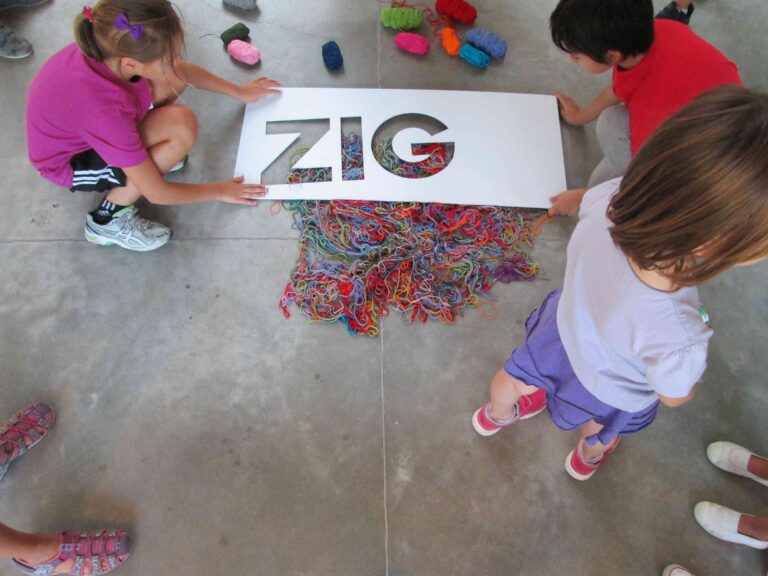 Il logo di Zig Zag Roma, Amsterdam e Sofia unite da Zig Zag: rush finale con mostra per il progetto a misura di bambino dedicato all’arte tessile