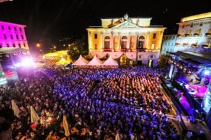 L’estate a Lugano è targata LongLake. Sette festival in uno solo, per un mese di spettacoli, incontri, concerti, proiezioni. Dal punk fino all’arte urbana