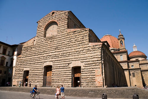 Firenze celebra il “suo” 450° anniversario della morte di Michelangelo. Una serata fra performance urbane, proiezioni multimediali e letture, curata da Sergio Risaliti e Umberto Montano