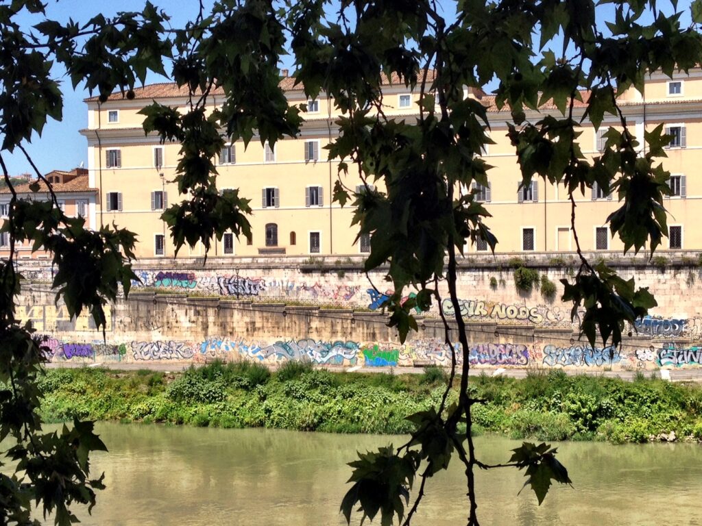 Clamoroso a Roma. Scoperto il vero motivo del niet di Soprintendenze e Direzioni Regionali al murale di William Kentridge sui muraglioni del Tevere