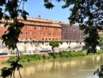 Lo stato dei muraglioni del Tevere in corrispondenza del Complesso di San Michele 1 Clamoroso a Roma. Scoperto il vero motivo del niet di Soprintendenze e Direzioni Regionali al murale di William Kentridge sui muraglioni del Tevere