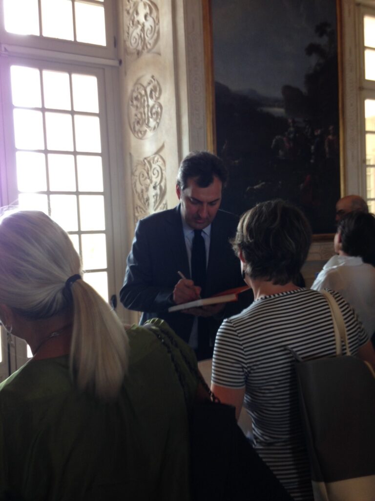 Mario Calabresi A occhi aperti. Quando la Storia si è fermata in una foto Reggia di Venaria Dieci star della Magnum, da un libro di Mario Calabresi alla Reggia di Venaria. Immagini dalla mostra che avvicina McCurry, Koudelka, Salgado...